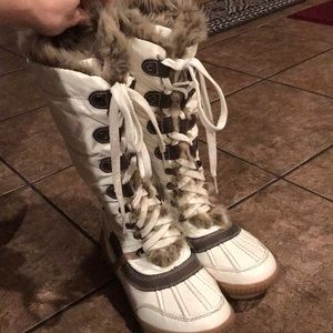 Fuzzy snow boots❄️